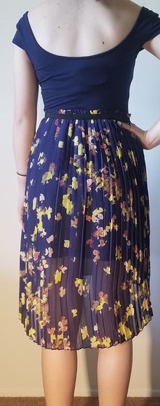 Dress - Picture 2 of 4